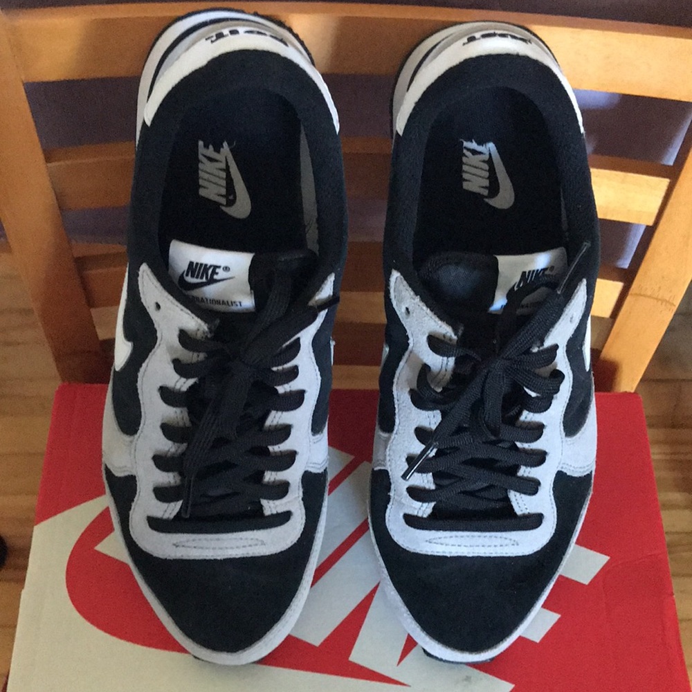 🆕~BNIB~mens NIKE INTERNATIONAL CUSTOM (10.5)